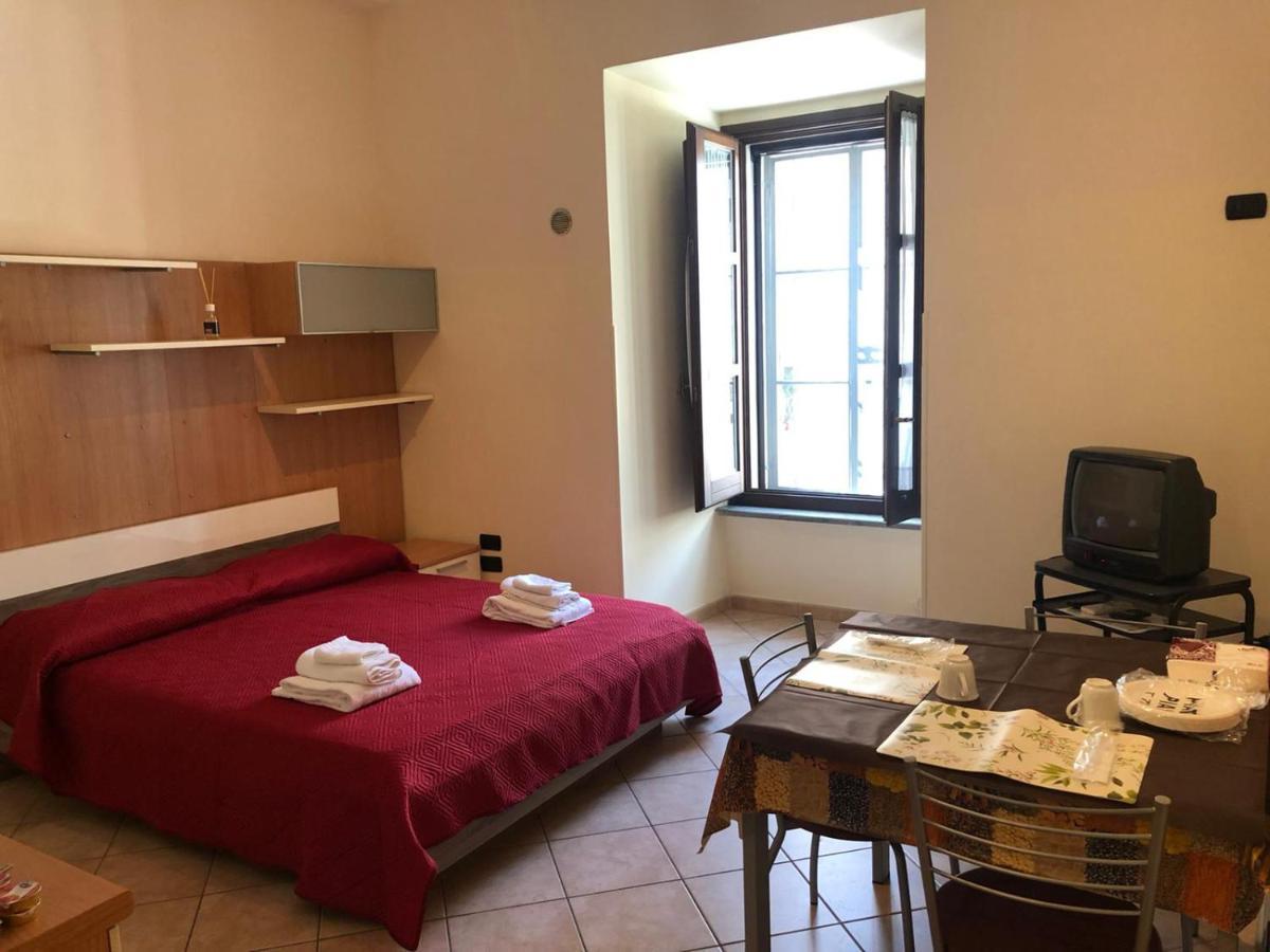 Guest House Via Poerio Catanzaro Bagian luar foto
