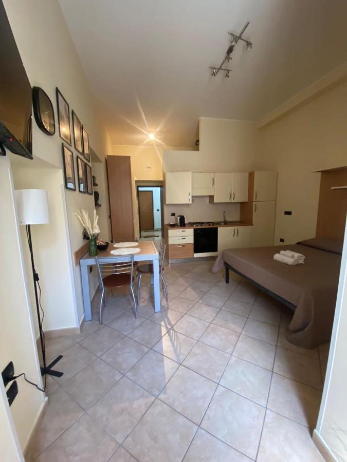 Guest House Via Poerio Catanzaro Bagian luar foto