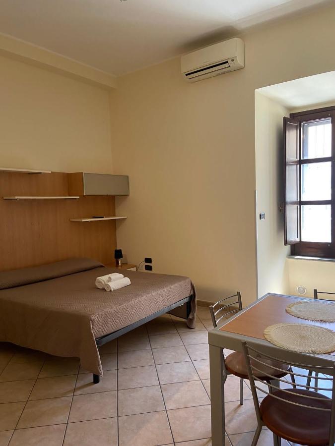 Guest House Via Poerio Catanzaro Bagian luar foto
